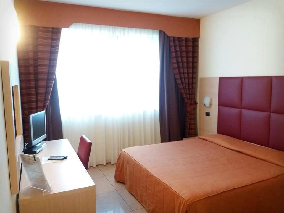 Hotel Panorama Cambiano الغرفة الصورة